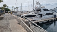 Yachten im Hafen von Puerto Calero.